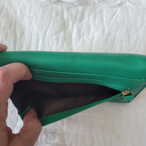Kelly Green and Gold Hardware Wallet NWOT Faux Leather - Picture 8 of 10